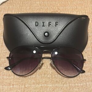 DIFF Men’s Black Aviator Sunglasses with Gradient Lenses